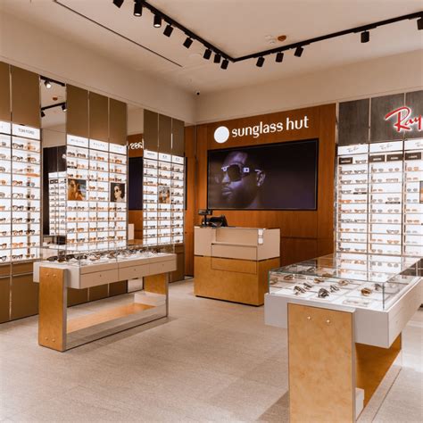 Sunglass Hut® Store .